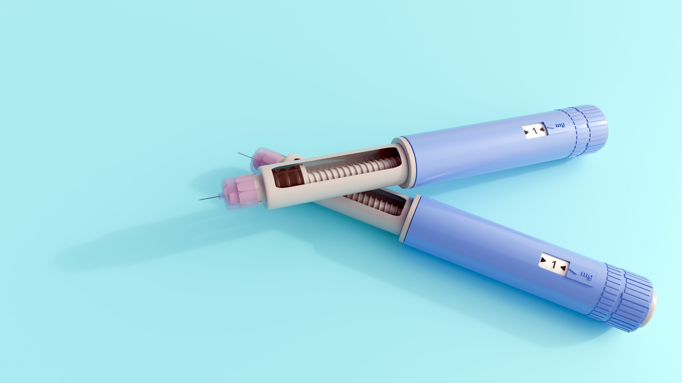 A 3d rendering of pre-filled GLP-1 receptor agonist pens, used for the treatment of type 2 diabetes or for weight management. It's disposable or multi-dose reusable pen.